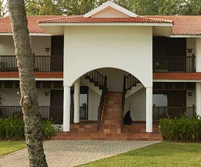 https://imgcld.yatra.com/ytimages/image/upload/t_hotel_yatra_city_desktop/v1397561351/Domestic Hotels/Hotels_Alleppey/Club Mahindra Ashtamudi/Overview.jpg